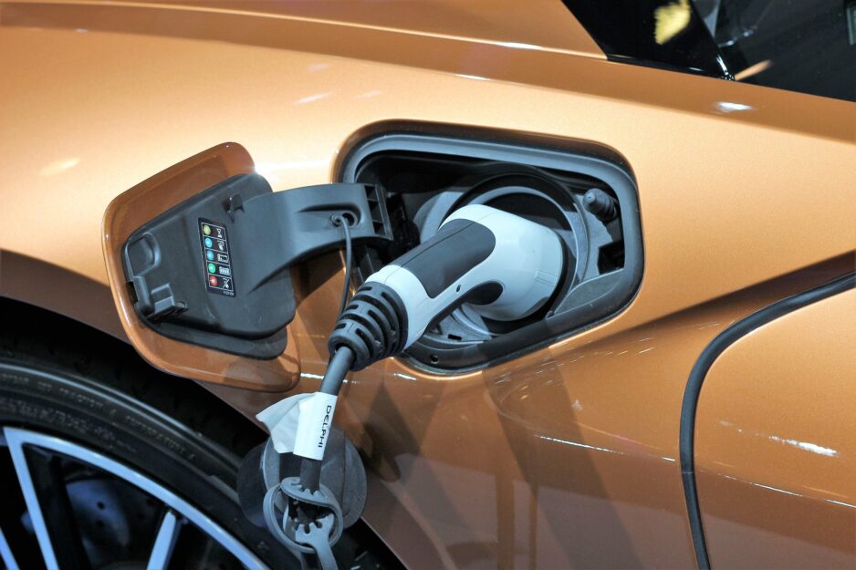 Batterie voiture hybride : prix de remplacement 2026 et alternative